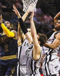  詹姆斯复出砍下30分率队逆转  